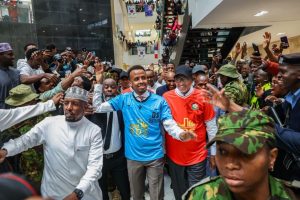 Nairobi (HOL) — Somali FIFA referee Omar Abdulkadir Artan received a hero’s welcome in Nairobi on Friday after being denied a U.S. entry visa to officiate at the 2026 FIFA World Cup.